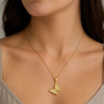 Parure dorée femme collier papillon ajouré élégant – Image 3