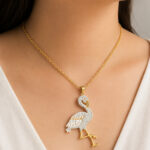 Parure dorée collier boucles d’oreilles flamant femme – Image 2
