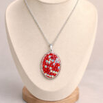 Parure argentée collier rouge et puces brillantes femme – Image 5