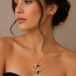 Parure dorée collier multicolore et puces rouges femme