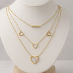 Parure dorée collier multirang cœurs et puces femme – Image 3