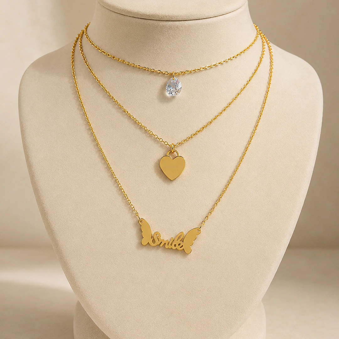 Collier multirang doré à cristal solitaire, cœur et mot Smile entre deux ailes sur buste