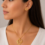 Parure dorée collier cœur Love et boucles d’oreilles femme