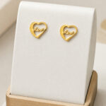 Parure dorée collier cœur Love et boucles d’oreilles femme – Image 5