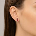 Parure argentée collier goutte rouge et boucles femme – Image 4