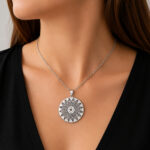 Parure argentée collier et boucles motif floral ajouré femme – Image 2