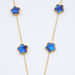 Collier doré chic à motifs trèfle bleu irisé femme – Image 2