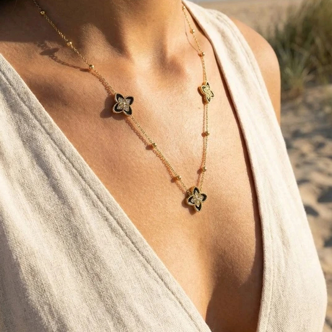 LV-CL-30 Collier doré femme à trèfles noirs et détails brillants – Image 1