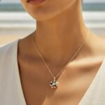 Collier doré femme pendentif fleur multicolore chic