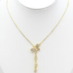 Collier doré femme pendentif papillon et chute brillante