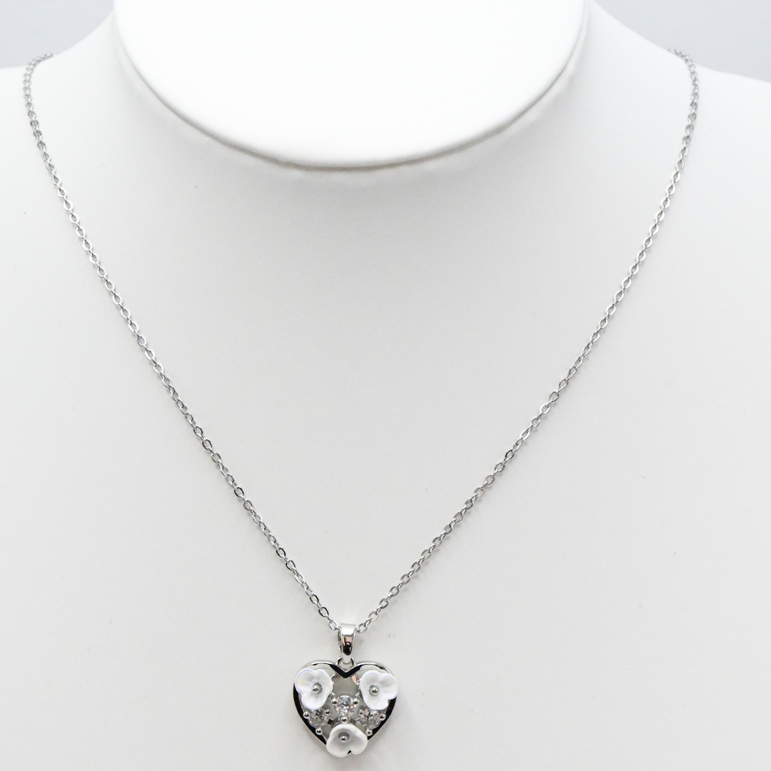 LV-CL-52 Collier argenté femme pendentif cœur fleuri blanc chic – Image 1