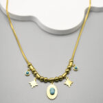 Collier doré femme breloques soleil et détail turquoise – Image 2