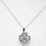 Collier argenté femme pendentif fleur brillante chic – Image 2