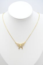 Collier doré femme pendentif papillon perles blanches – Image 2