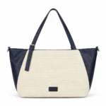 Sac cabas vu de face : panneau beige effet tressé, côtés bleu marine et petit écusson marine