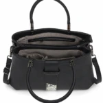 Sac à main noir ouvert vu de dessus : compartiments, poche zippée et doublure grise