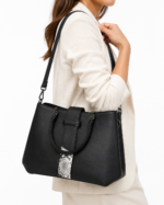 Sac à main noir avec détail argenté effet serpent femme