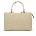 Dos du sac à main beige effet tressé à reflets dorés avec anses arrondies