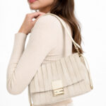 Sac épaule beige plissé avec fermoir doré chic femme