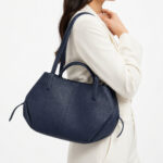 Sac cabas bleu marine effet grainé avec pochette femme