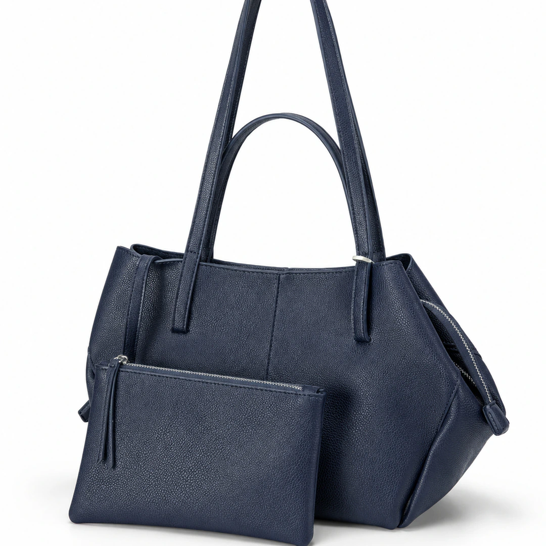 Sac cabas bleu marine grainé présenté avec sa pochette zippée assortie